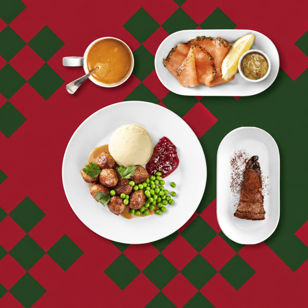 Ce menu comprend : une petite assiette de GRAVADLAX, avec du saumon mariné ; des KÖTTBULLAR, soit 8 boulettes au choix : à la viande, végétales, au poisson ou façon falafel ; un CHOKLADKAKA, fondant au chocolat ; un café espresso.