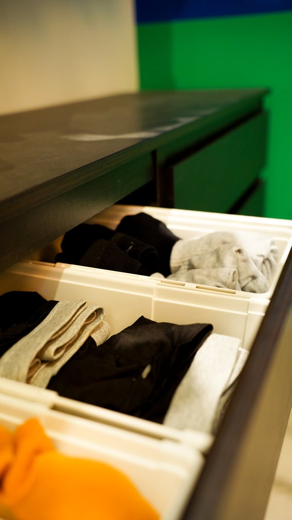 A black-brown KULLEN chest of 6 drawers