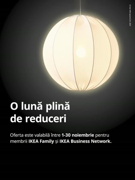 Pe un fundal întunecat, se aprinde o lustra IKEA, rotundă, replicând strălucirea unei luni pline. Textul ce însoțește animația este: „O lună plină de reduceri. Oferta este valabilă între 1-30 noiembrie pentru membrii IKEA Family și IKEA Business Network."