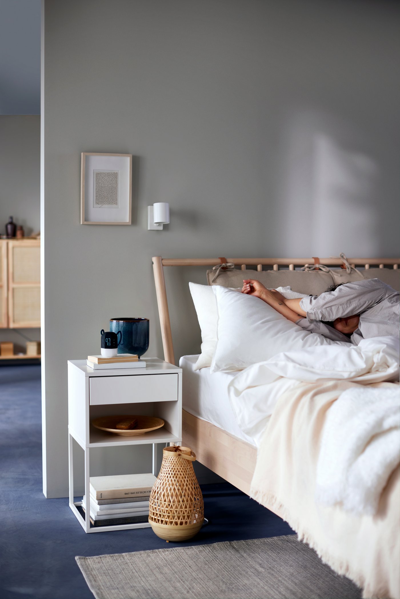 A natural colour/beige ODDRUN throw in the bedroom