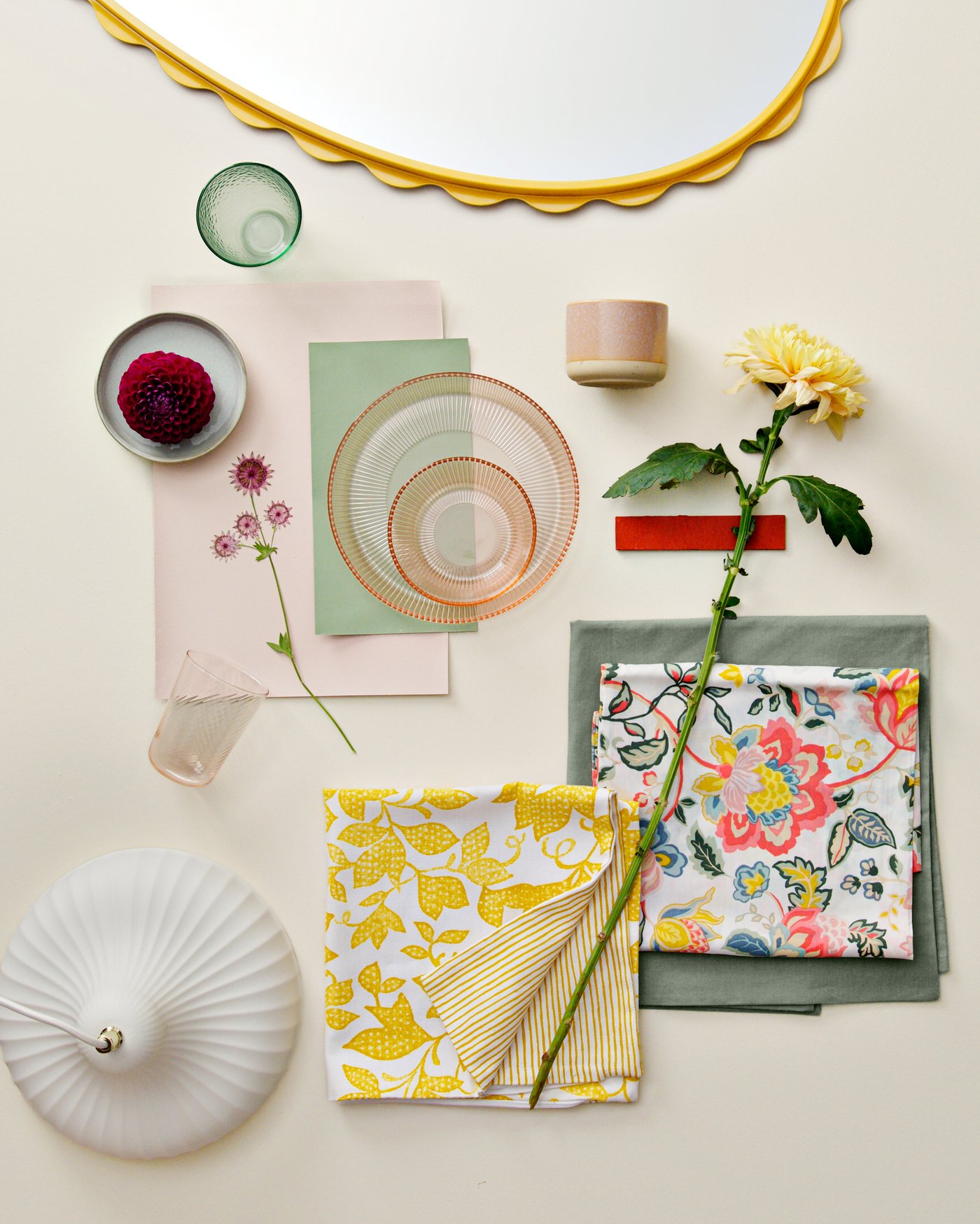 An off-white/ceramic SKIVTOFS pendant lamp.