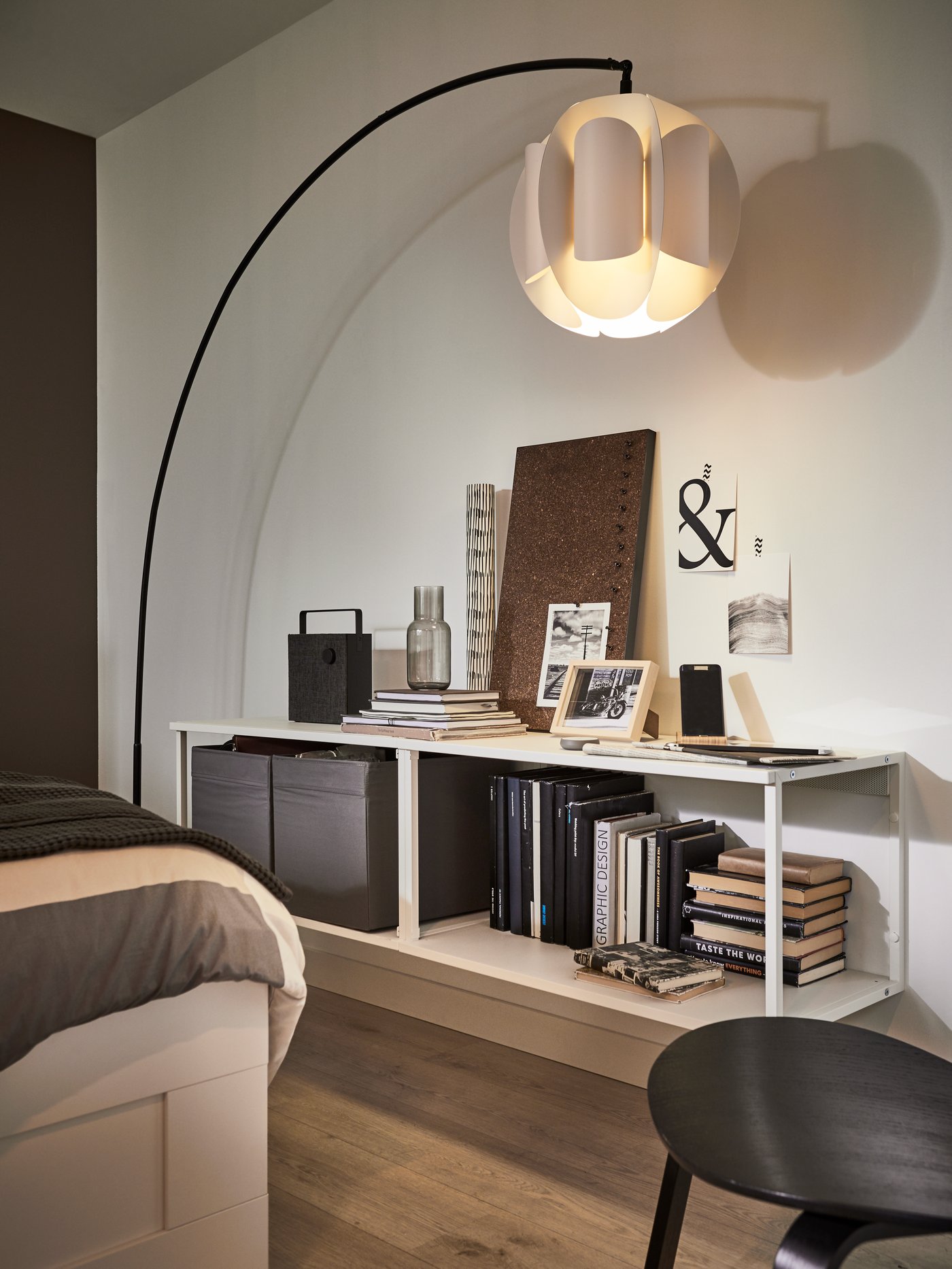 A dark grey DRÖNA box in the living room