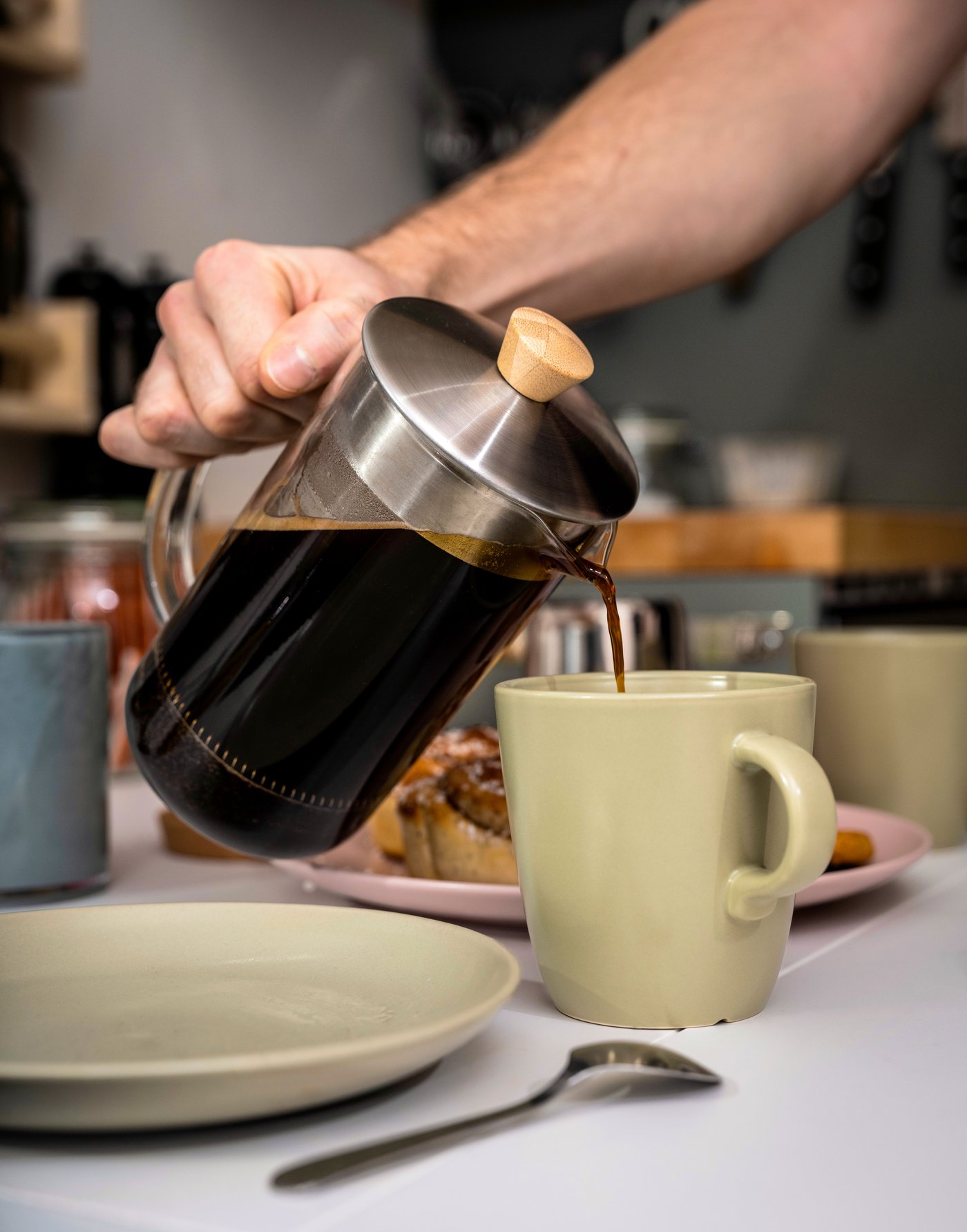 En mattgrön FÄRGKLAR sidoplatta