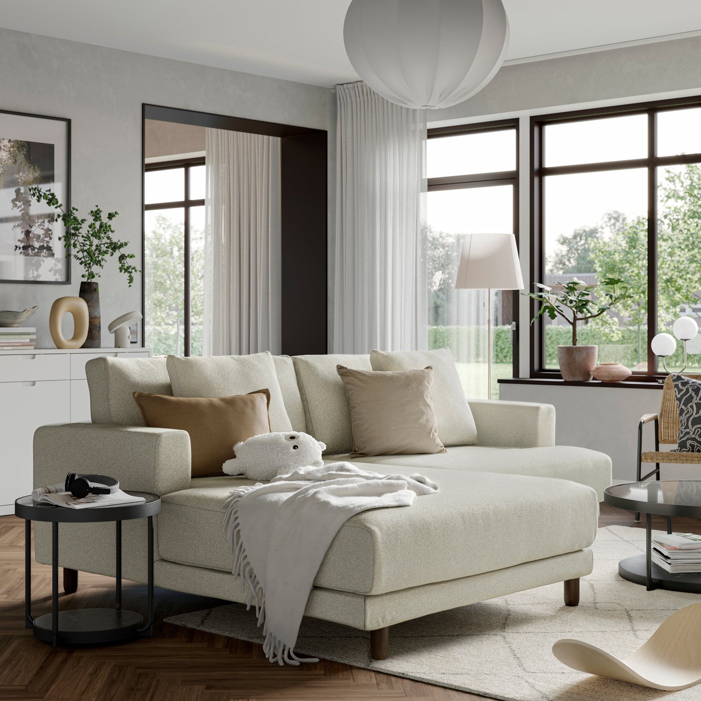 BLANKHÄLLAN off-white sofa combination in a living room.