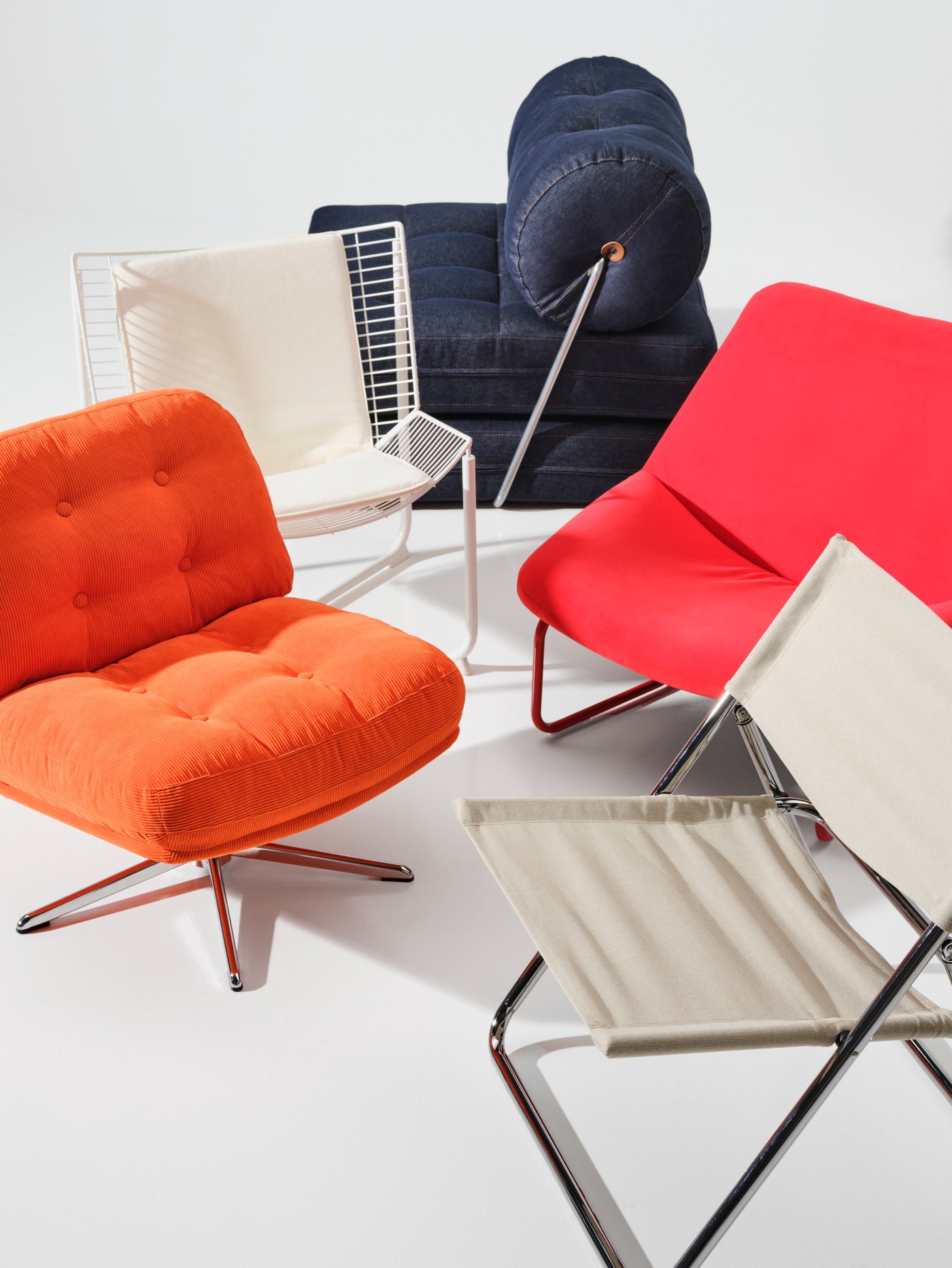 A Vansta blue VÅRKUMLA chair-bed