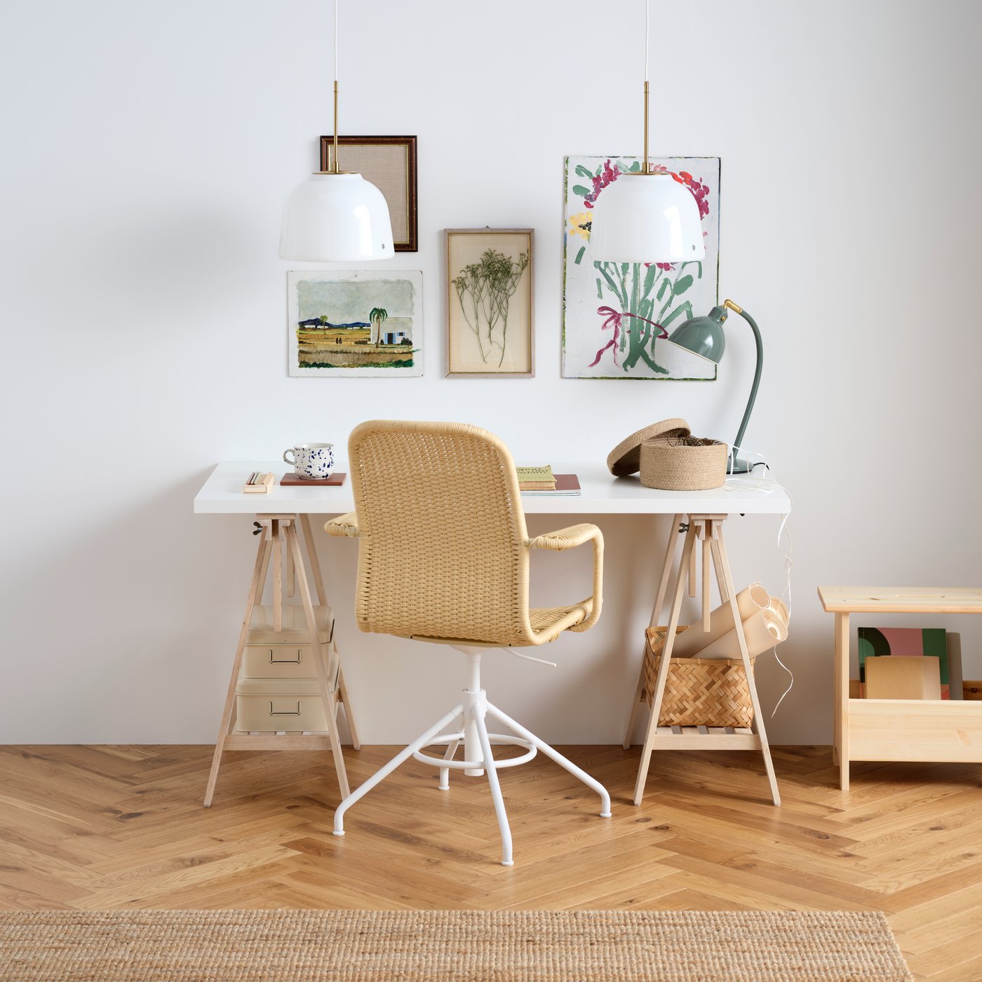 A light beige PLOGFÅRA storage box with lid