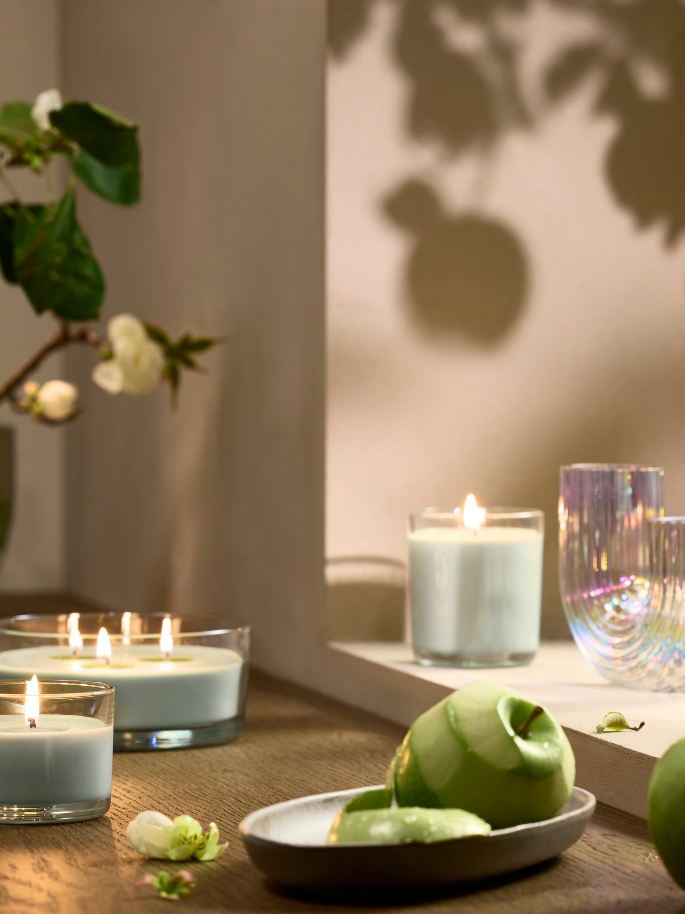 An Apple light green LOTSFÅGEL scented candle in glass, 3 wicks in the NA