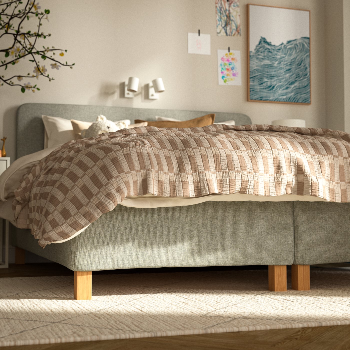 RÅHOLMAR pussijousitettu runkopatja beigeharmaalla verhoilulla makuuhuoneessa.