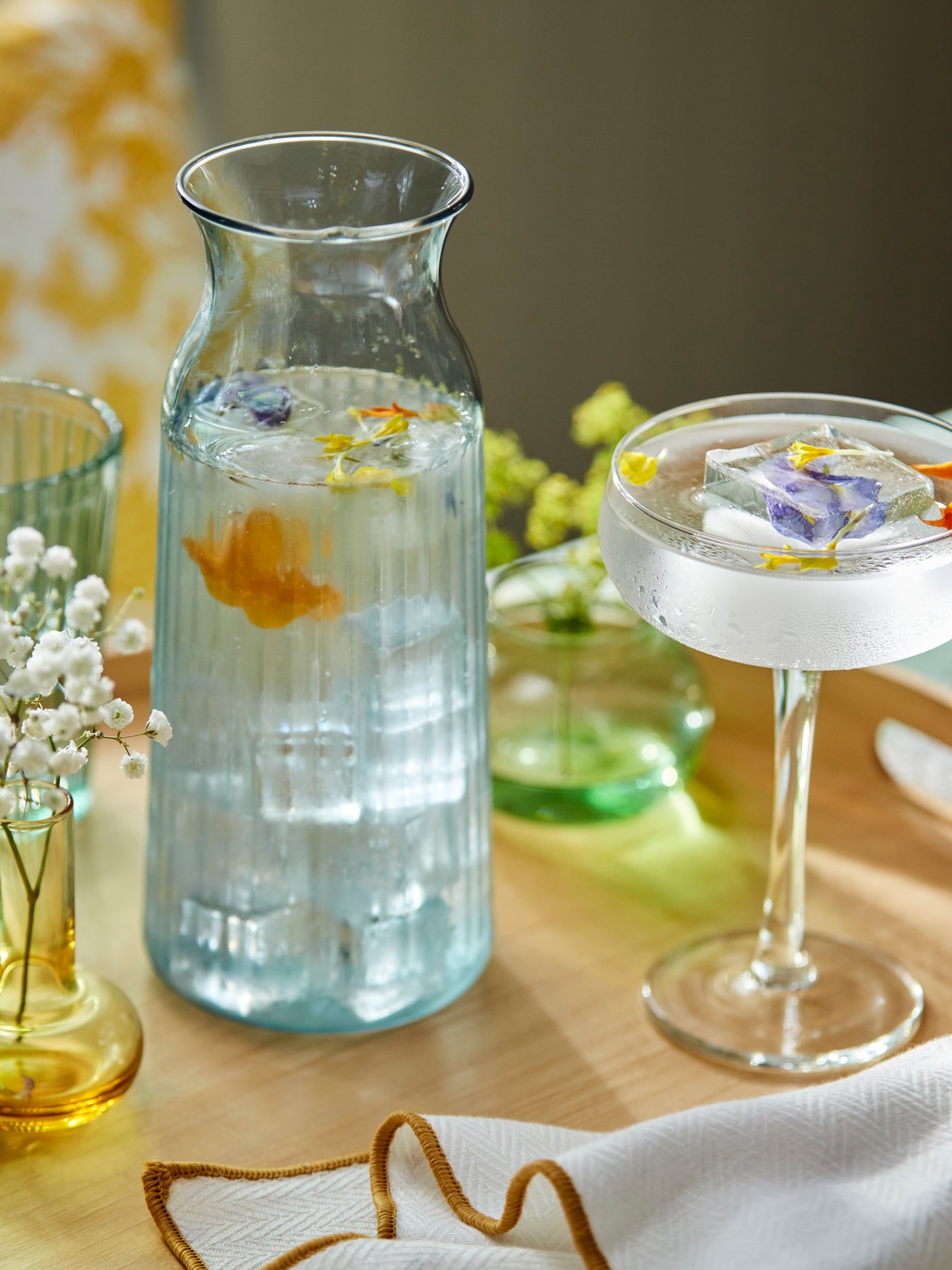 An yellow/white FJUNKLOCKA cushion cover