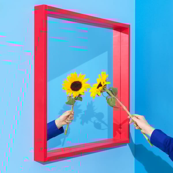 A red TURBOKASTANJ mirror