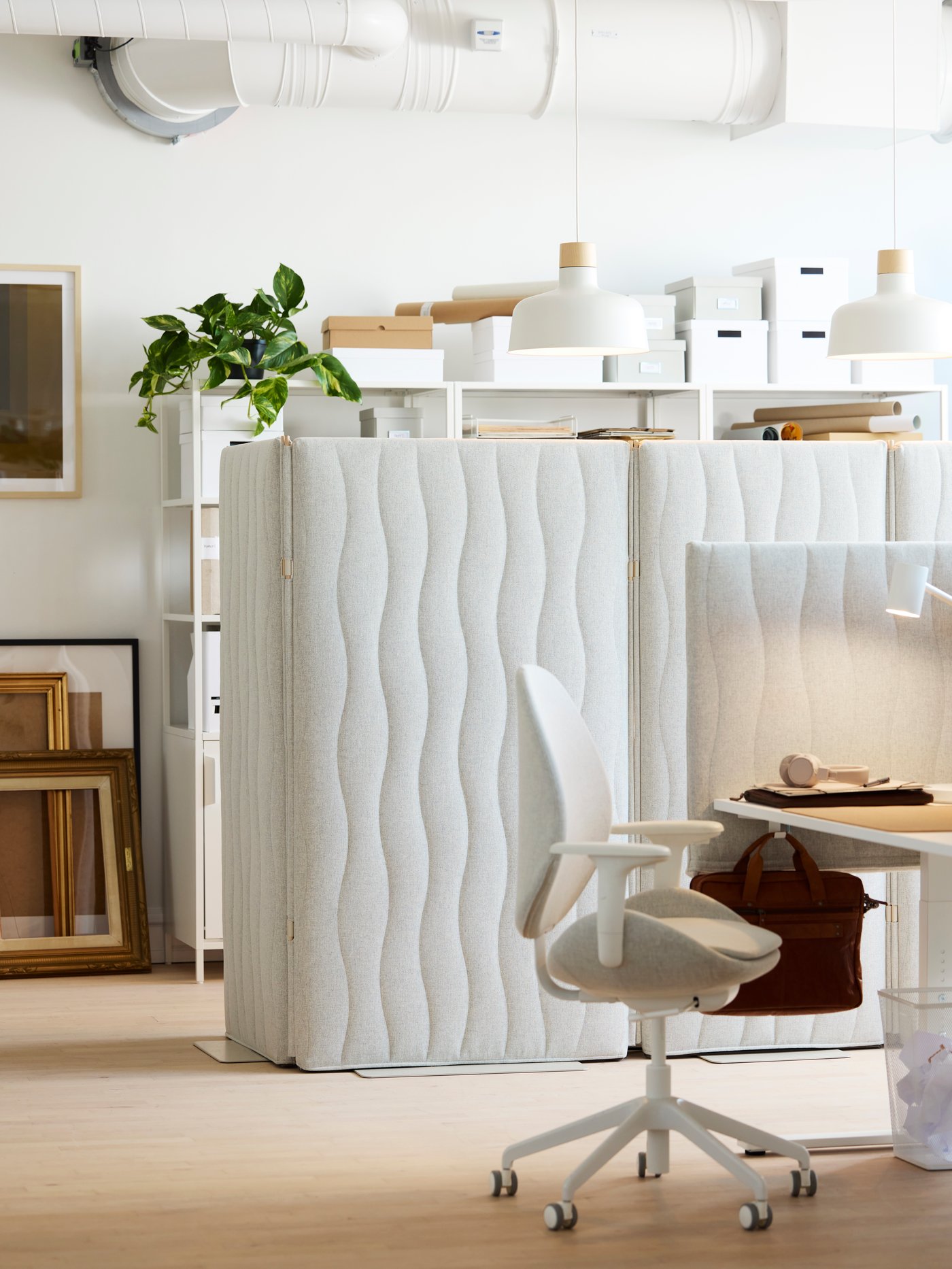 A Gunnared beige MITTZON acoustic screen, floor standing