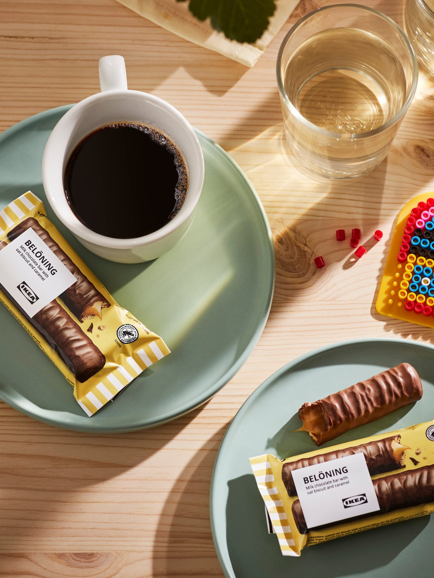 A with oat biscuit and caramel Rainforest Alliance Certified BELÖNING milk chocolate bar