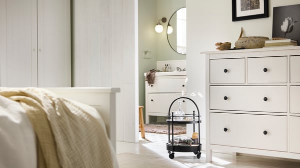 A white stain HEMNES chest of 8 drawers