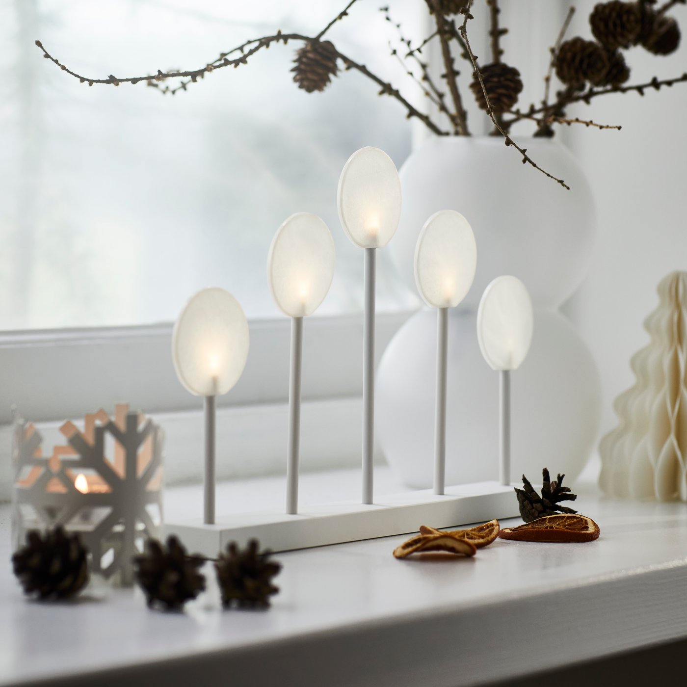A lollipops battery-operated/white STRÅLA LED candelabra
