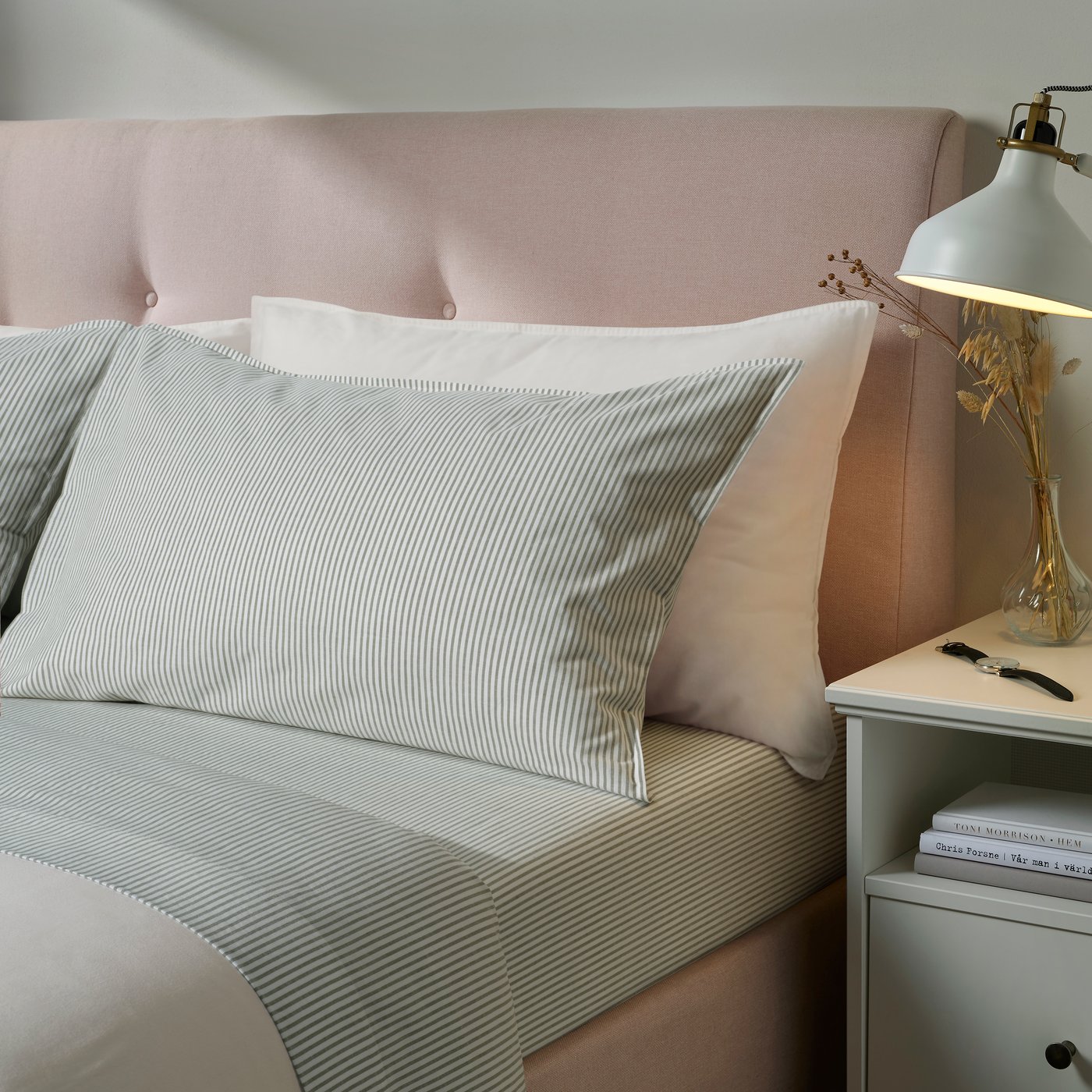 A white green/stripe SOLFIBBLA sheet set