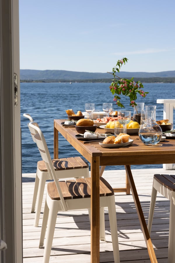 An in/outdoor beige/acacia NORRMANSÖ chair, outdoor outside