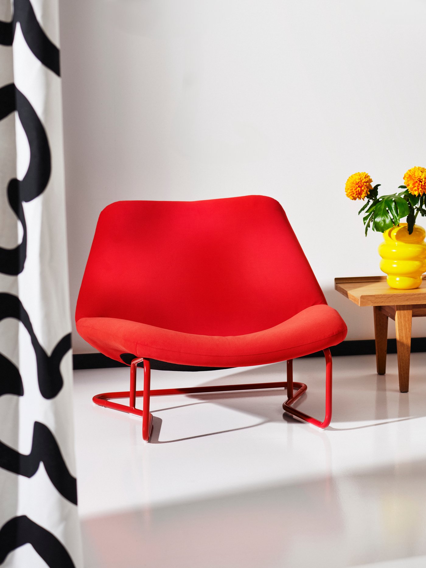 An oak GUTTANE coffee table in the living room