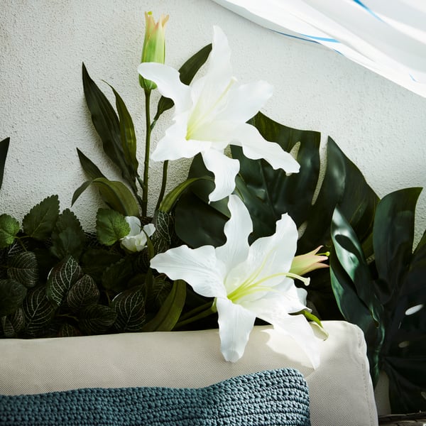 artificial flowers