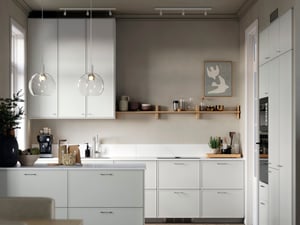 Ett ljusgrått IKEA ASPUDDEN kök