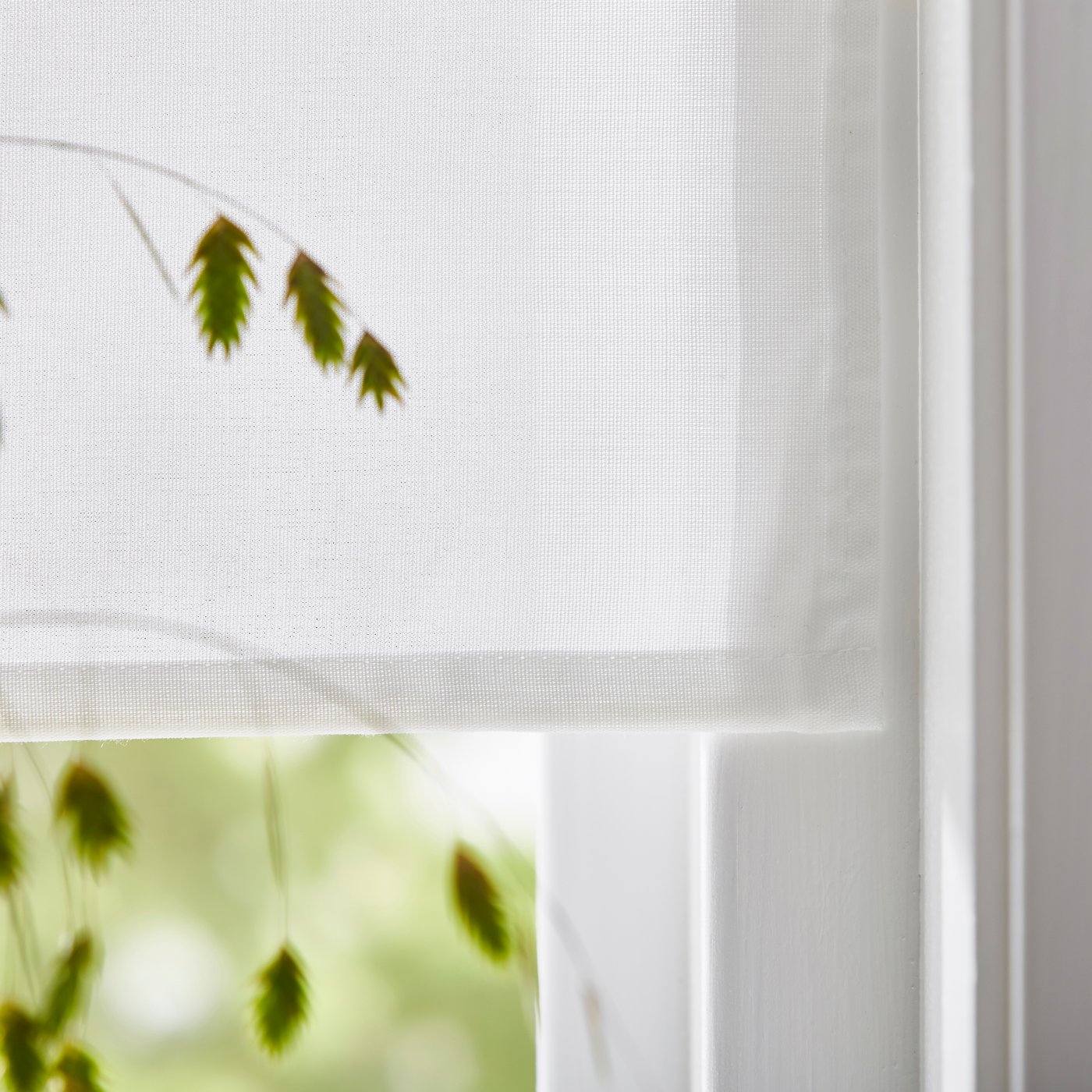 A white RINGBLOMMA Roman blind