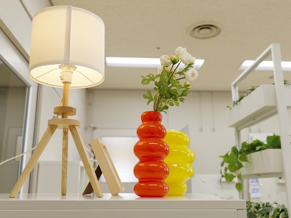 オレンジと黄色の花瓶