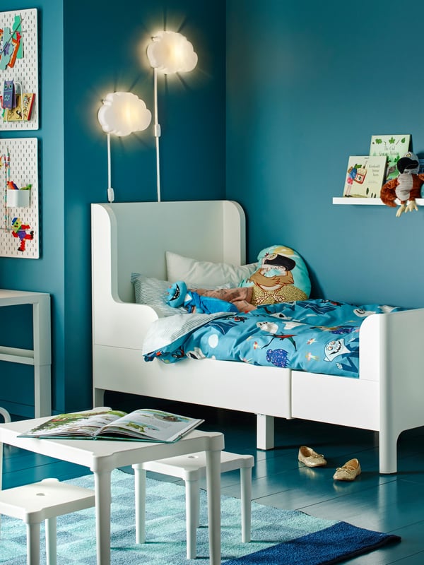 A white DRÖMSYN wall lamp in the childrens room