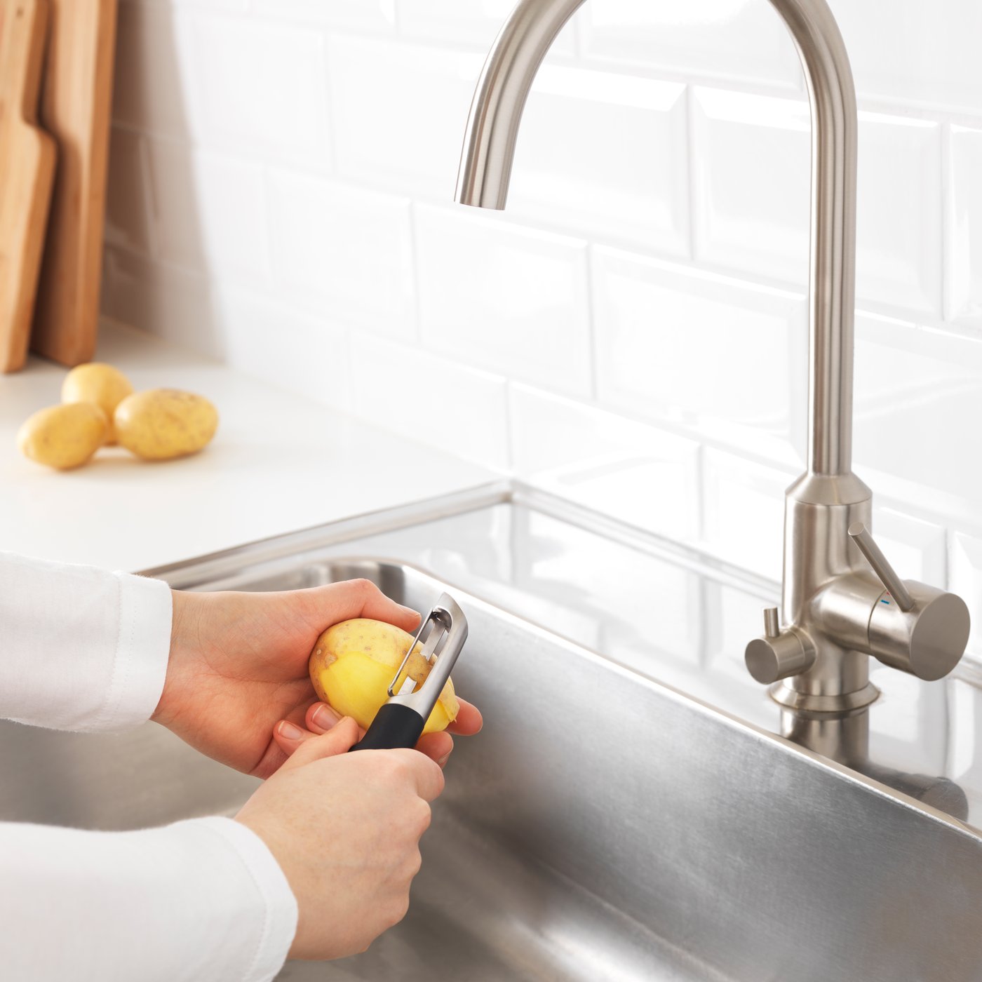 まっすぐ手に持てるピーラー