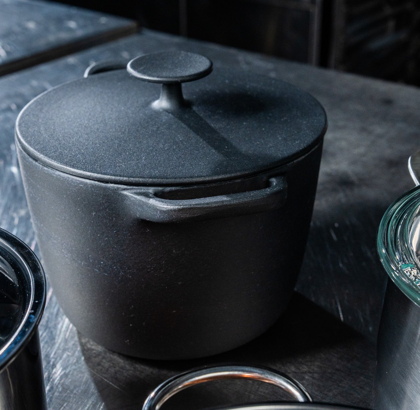 VARDAGEN støpejernsgryte med lokk.