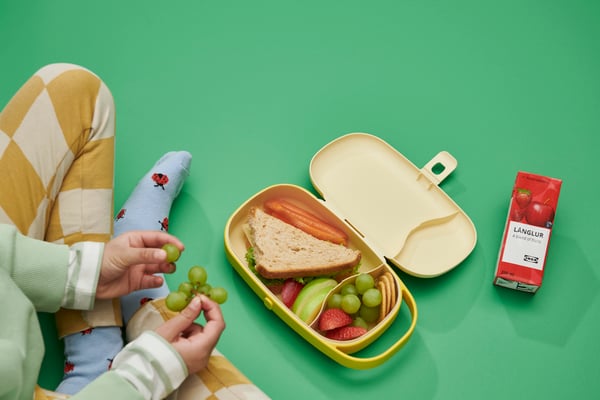Une boîte repas KAPTENSFISK jaune