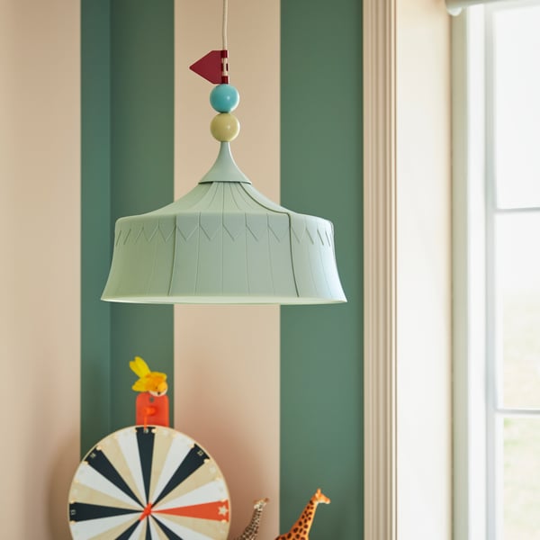 A LUSTIGT spinning wheel-game in the childrens room