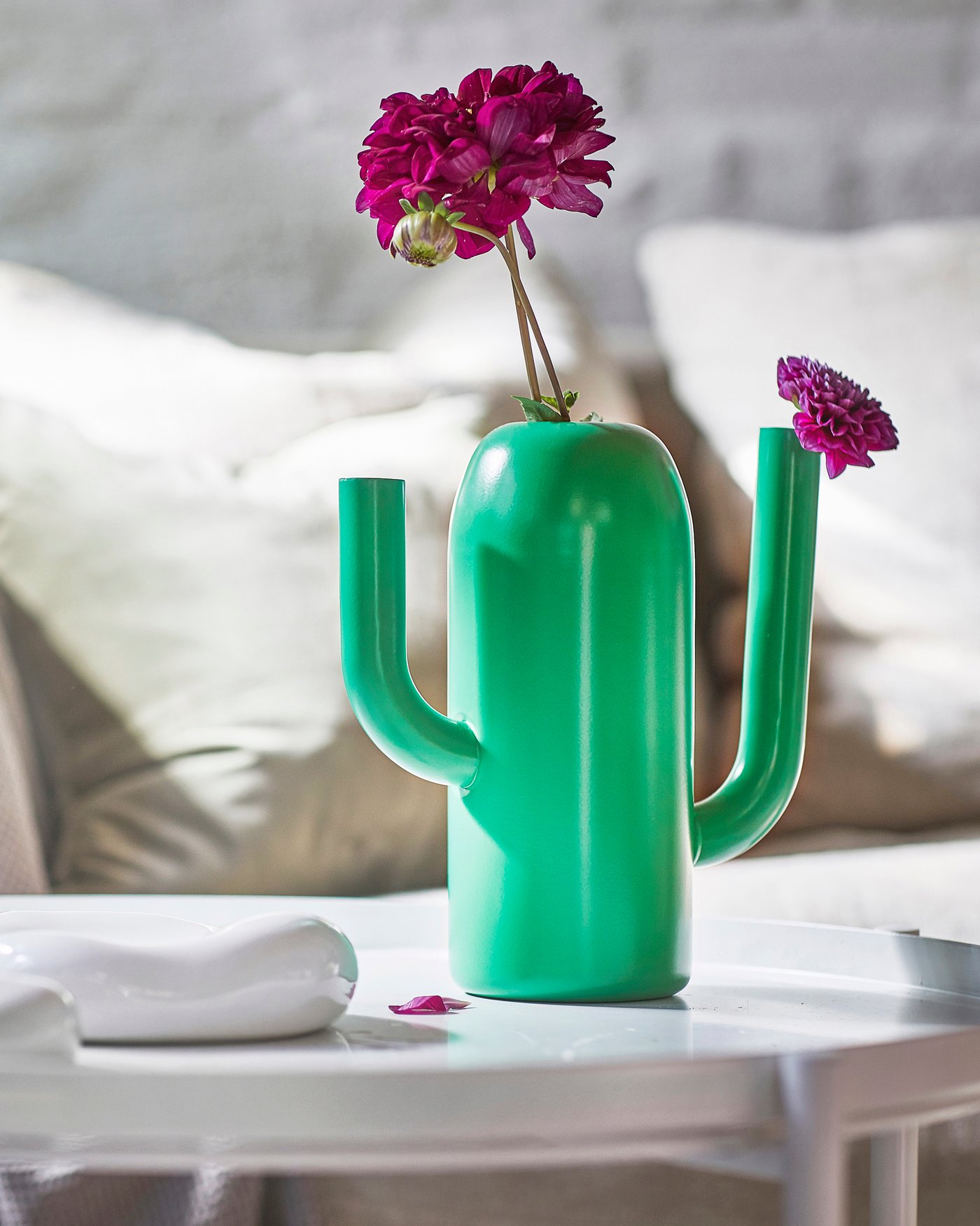 A bright green ÄRTBUSKE vase/watering can