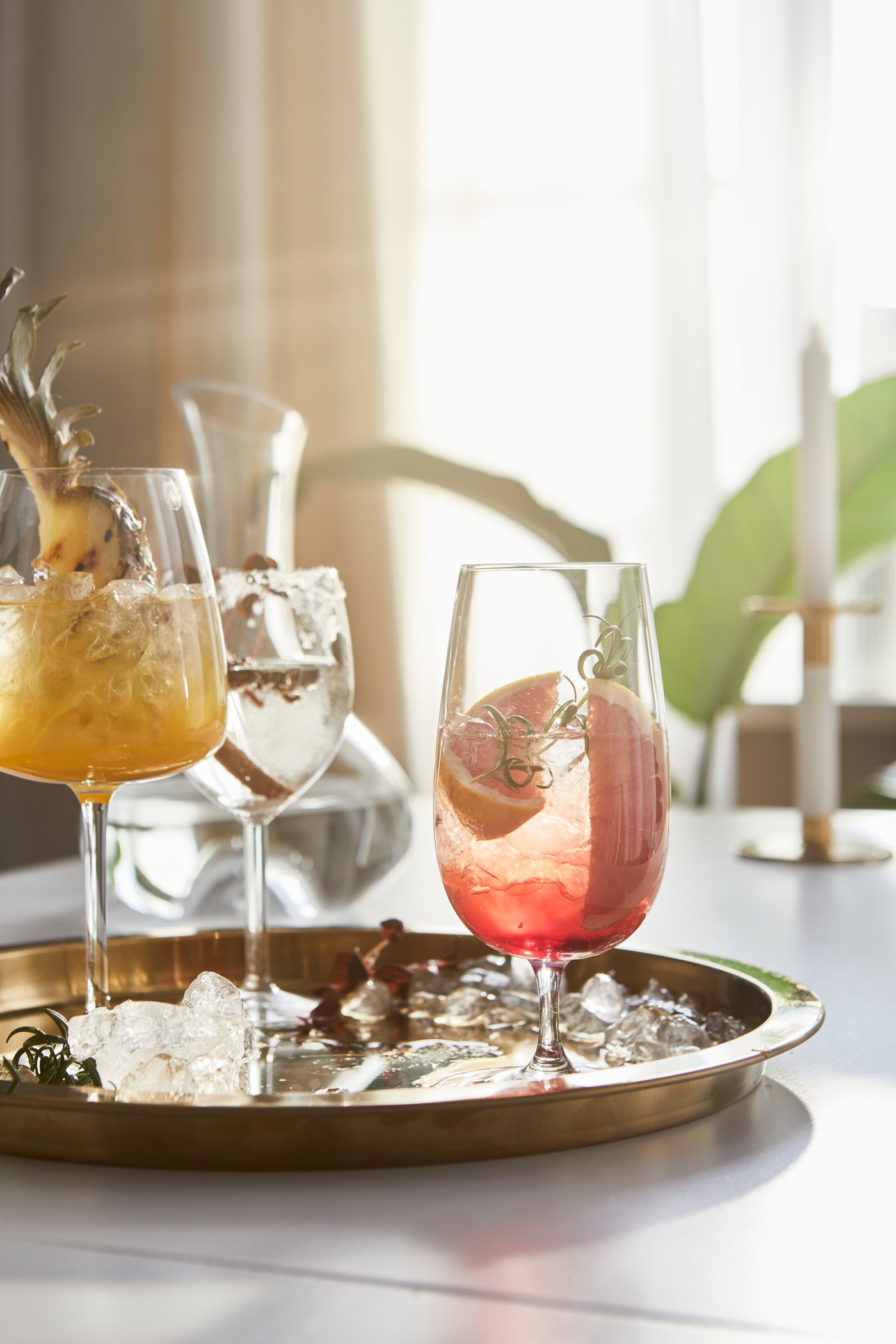 A clear glass STORSINT beer glass in the dining room