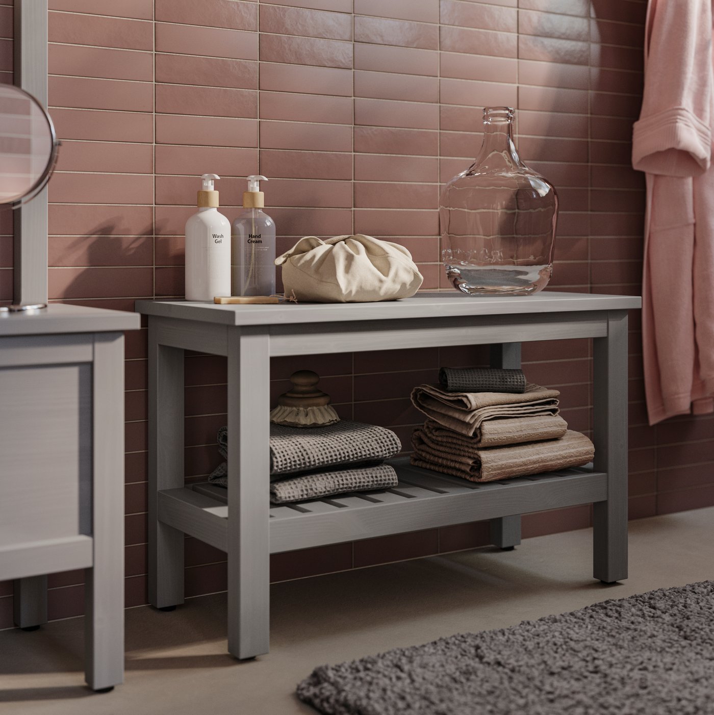 A clear glass FRAMPRESSA vase in the bathroom