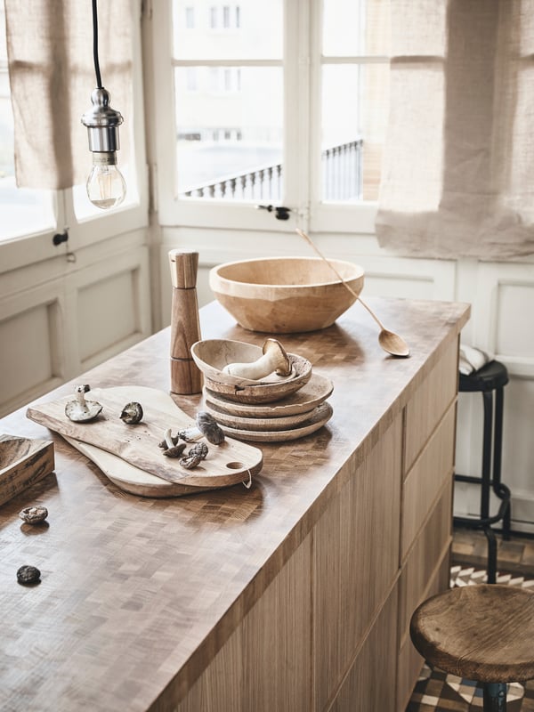 An acacia INTRESSANT spice mill in the kitchen
