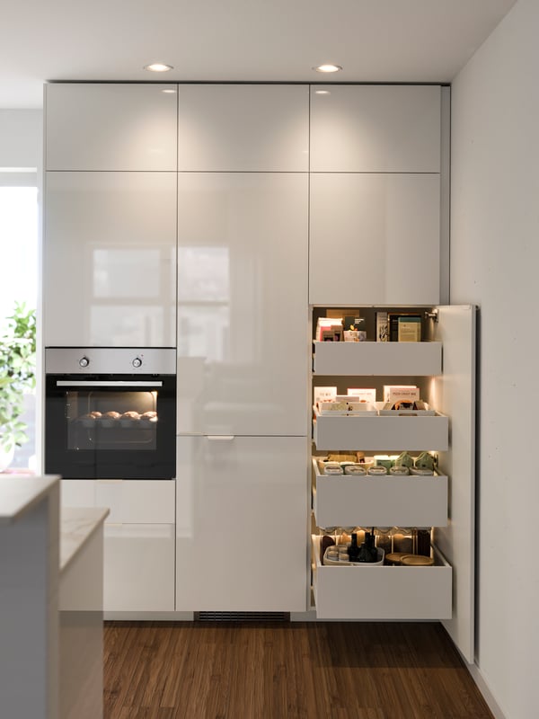 A stainless steel GÖRLIG oven in the kitchen