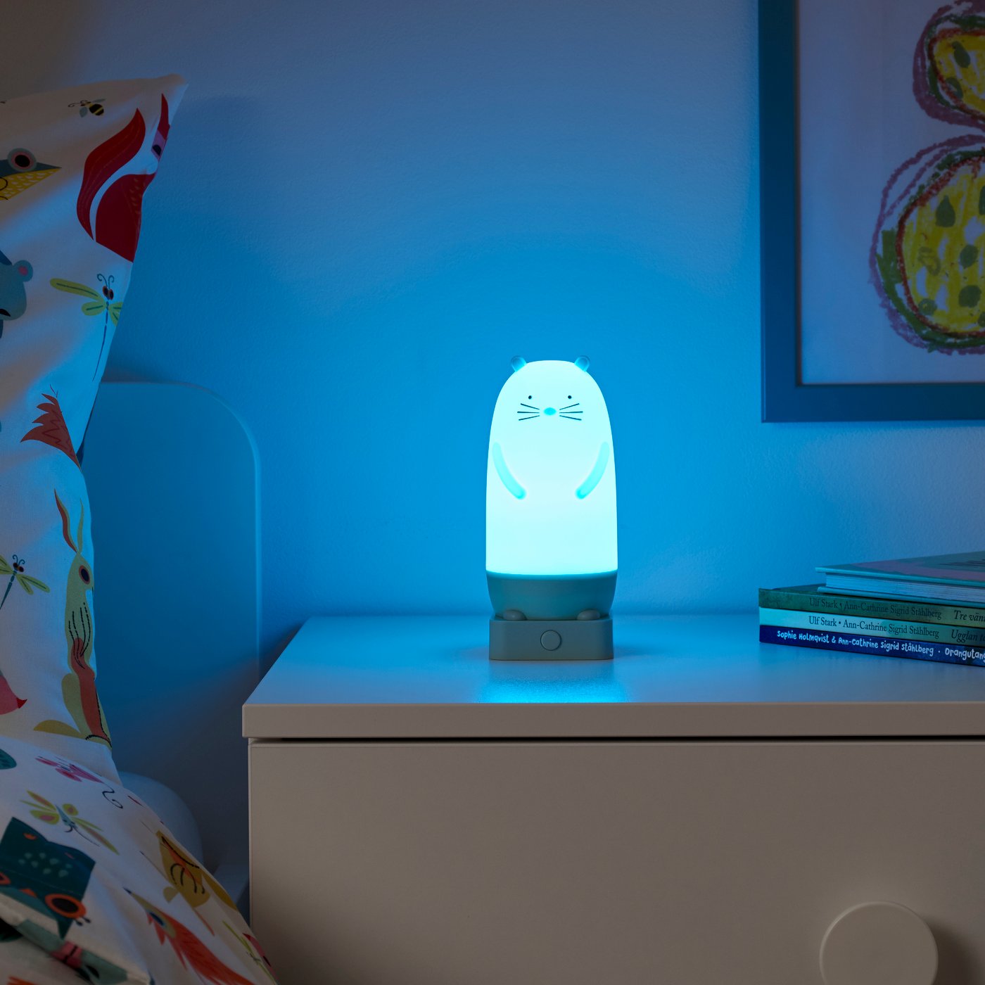 An otter-shaped battery-operated/multicolour SPIKEN LED night light