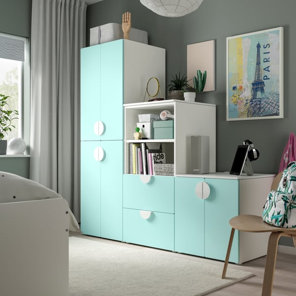 Multifunctional SMÅSTAD solution, with a white loft bed, desk and wardrobe.