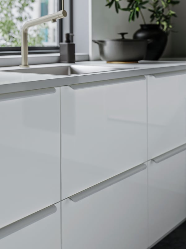 A white high-gloss/laminate EKBACKEN custom made worktop