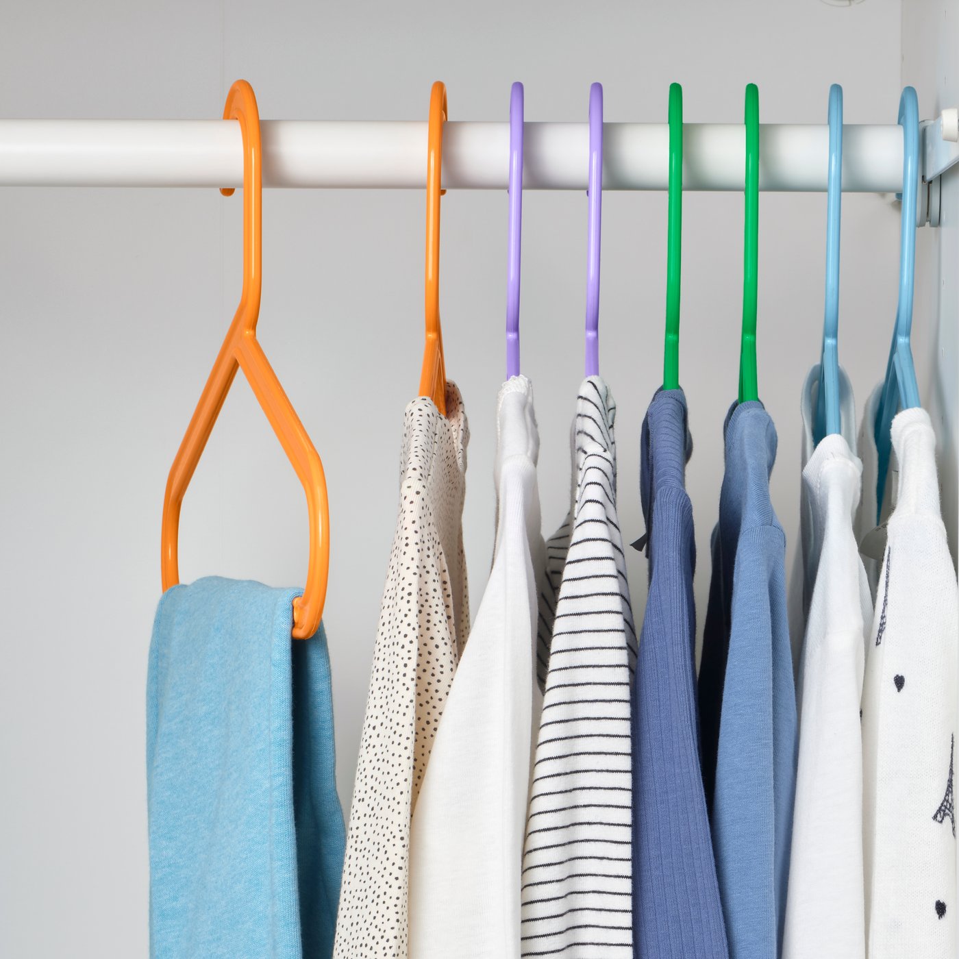 A mixed colours BAGIS children's coat-hanger