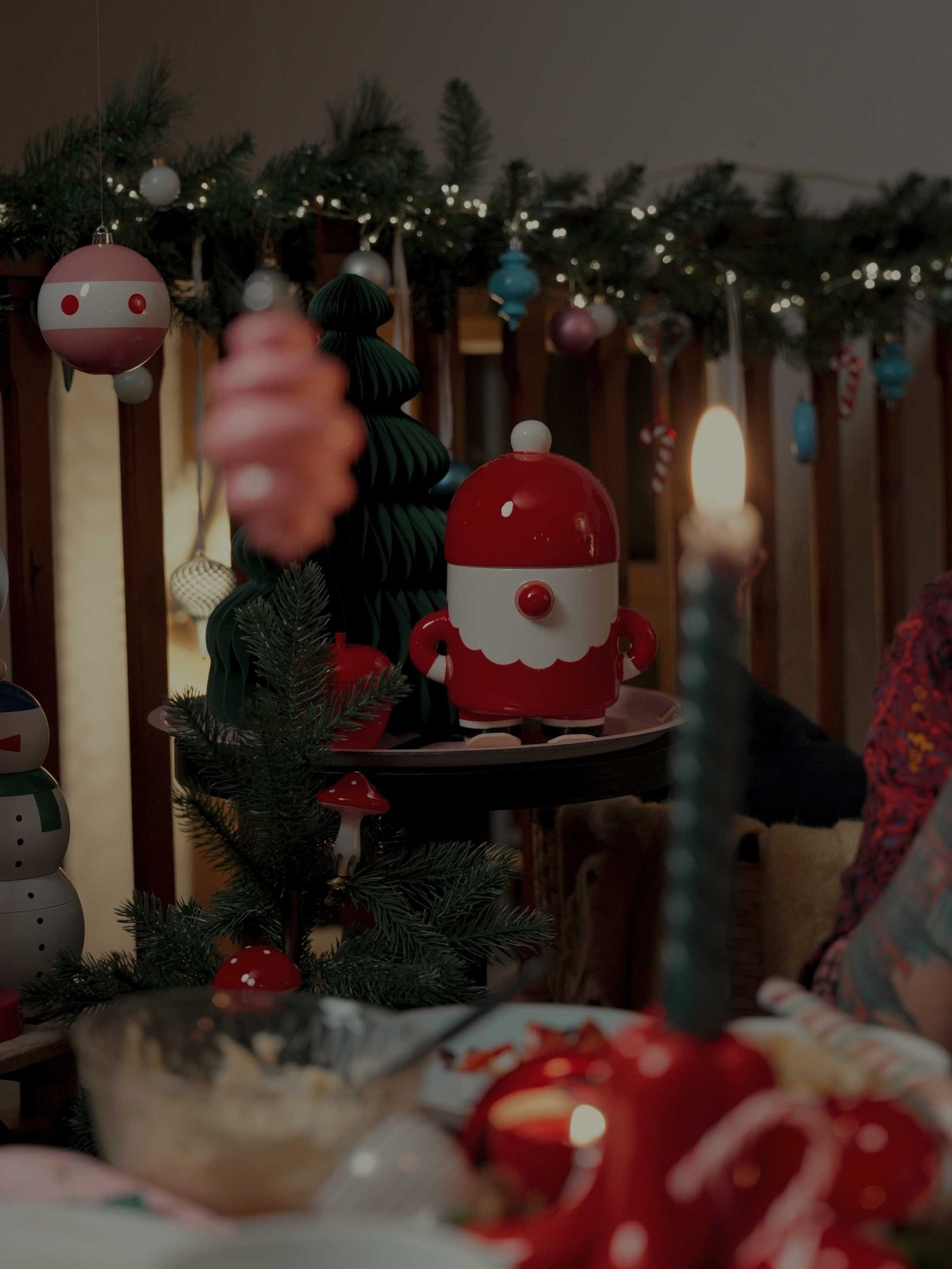 Une guirlande lumineuse STRÅLA LED à piles, couleur argent, avec 80 ampoules