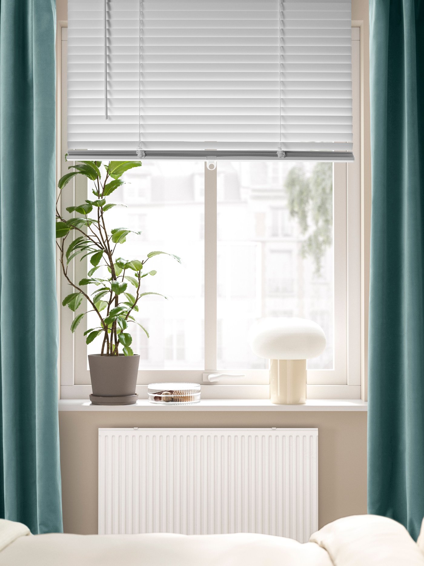 A white VECKLARFLY Venetian blind