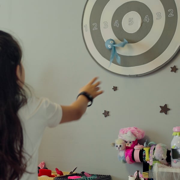 A LUSTIGT dart game