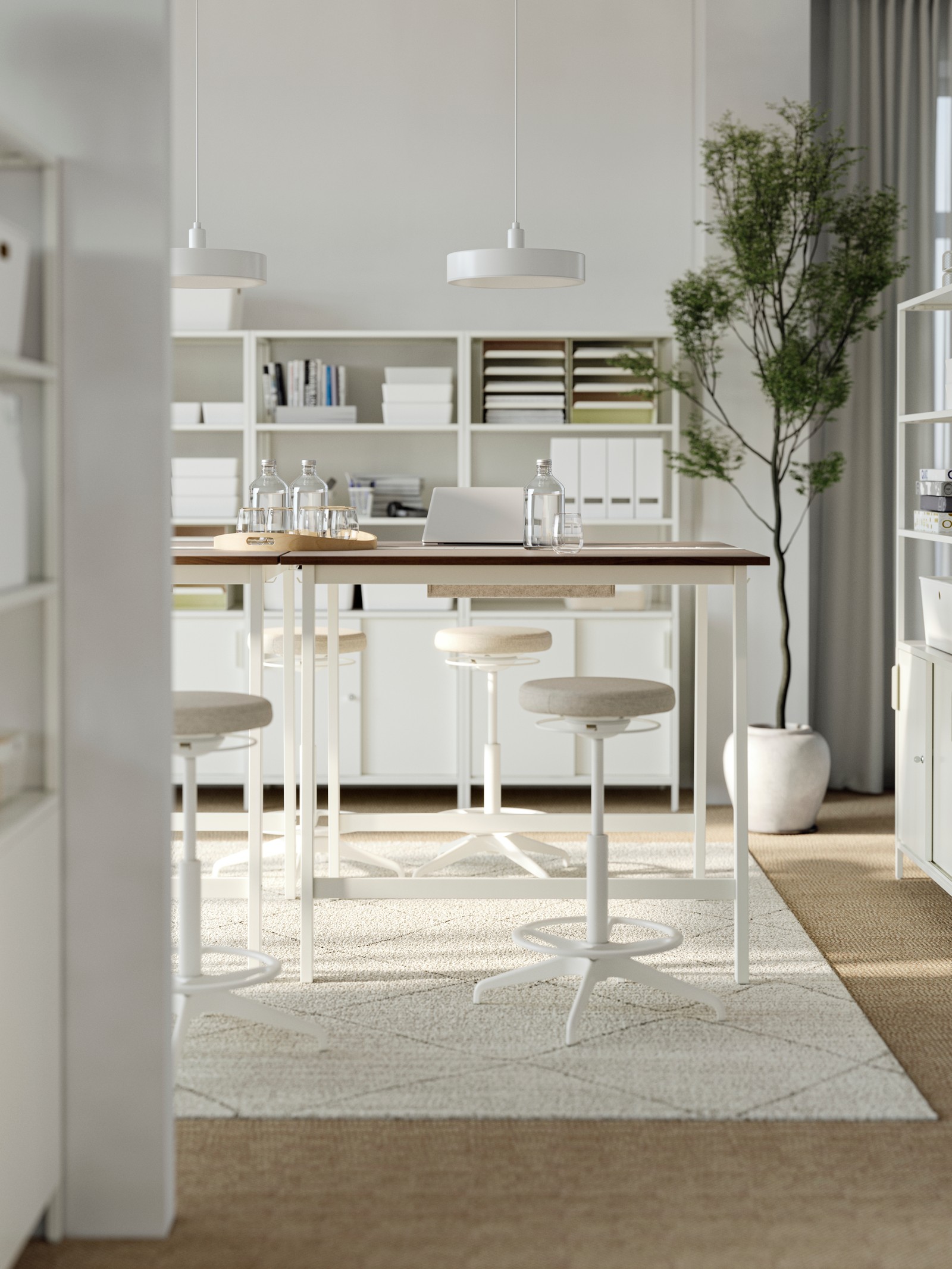 A meeting area in a contemporary office with MITTZON conference tables, LIDKULLEN sit/stand supports and a TVERSTED rug.