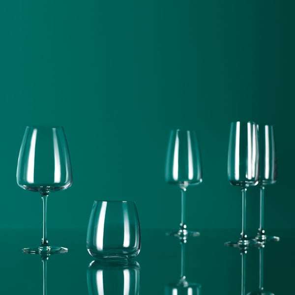 A clear glass DYRGRIP juice glass