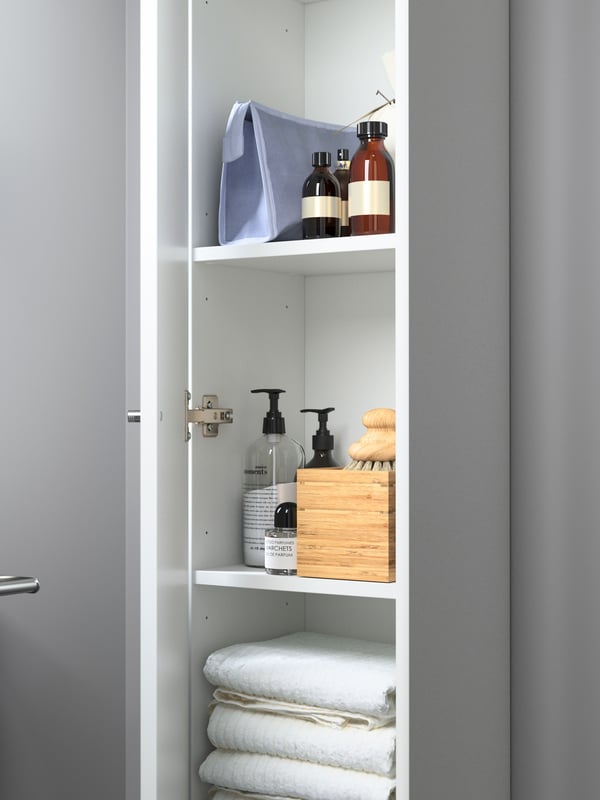 Ein weisser NYSJÖN Hochschrank