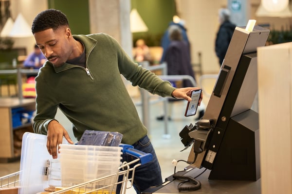 A customer used scan & go in the IKEA store and scans his phone