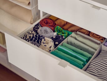 A white SKUBB box