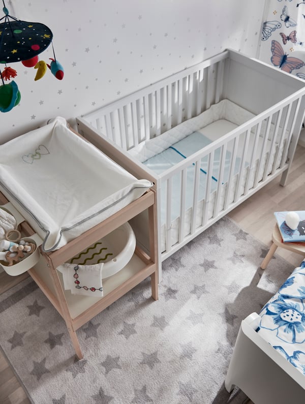 A white SUNDVIK cot in the childrens room
