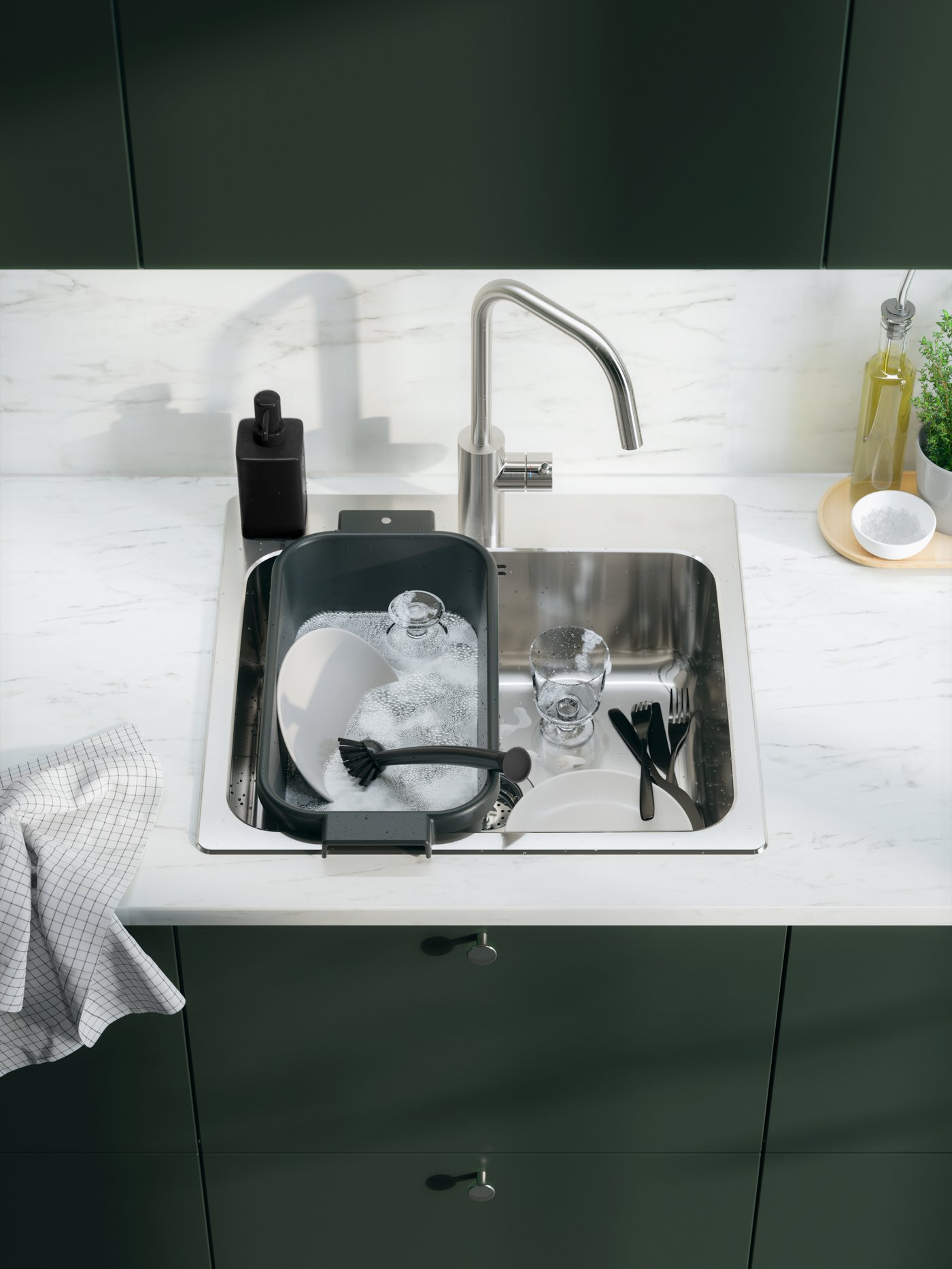 A grey RINNIG soap dispenser in the kitchen