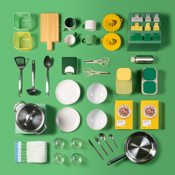 Kit cozinhar e comer em fundo verde